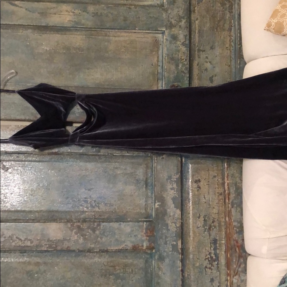 Black formal velvet dress - Picture 2 of 4